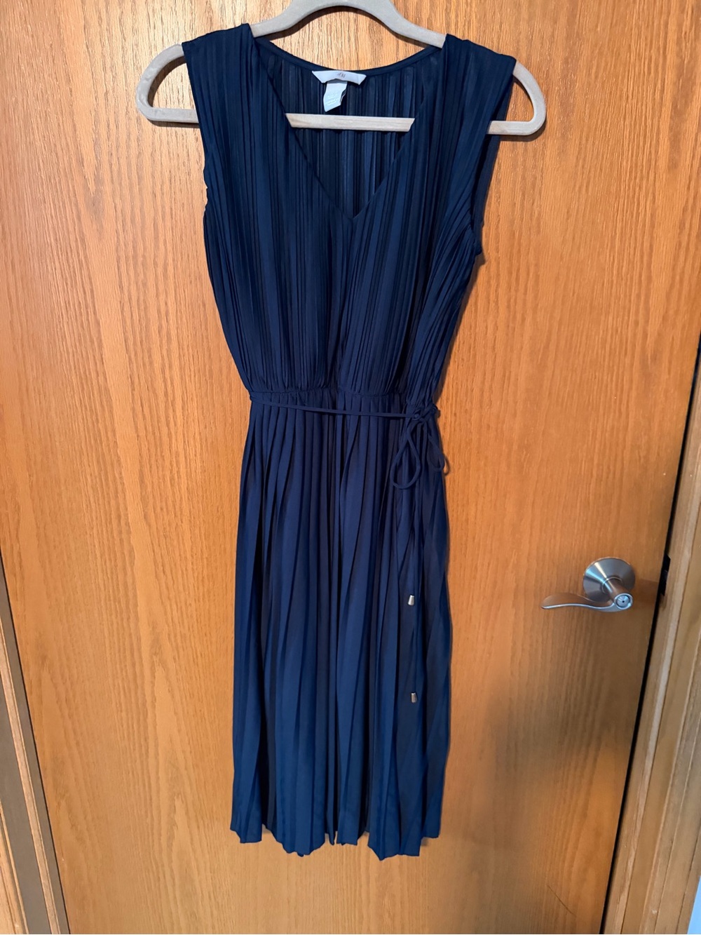 H&M Navy Sleeveless Pleated V-Neck Midi Dress